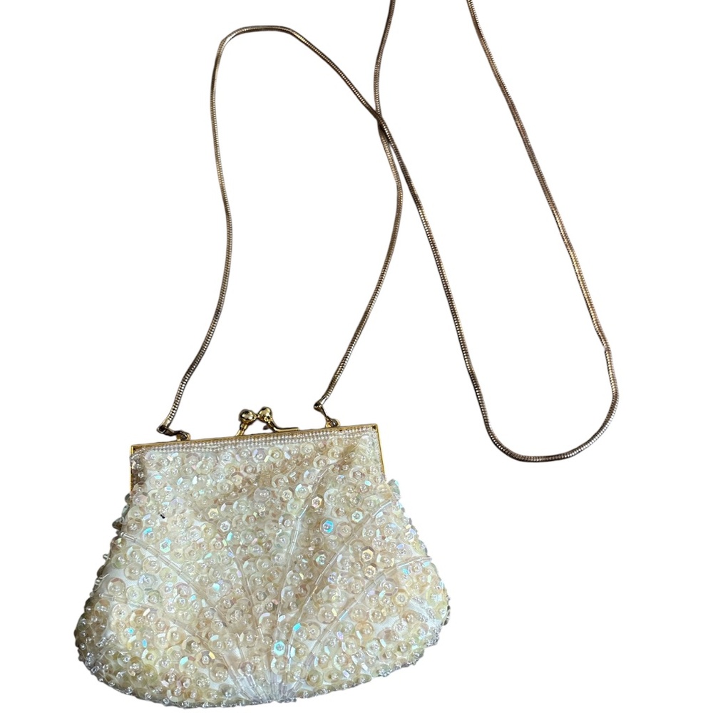 Vintage accessory Lady beaded purse with 22” chain (from purse to top of chain)